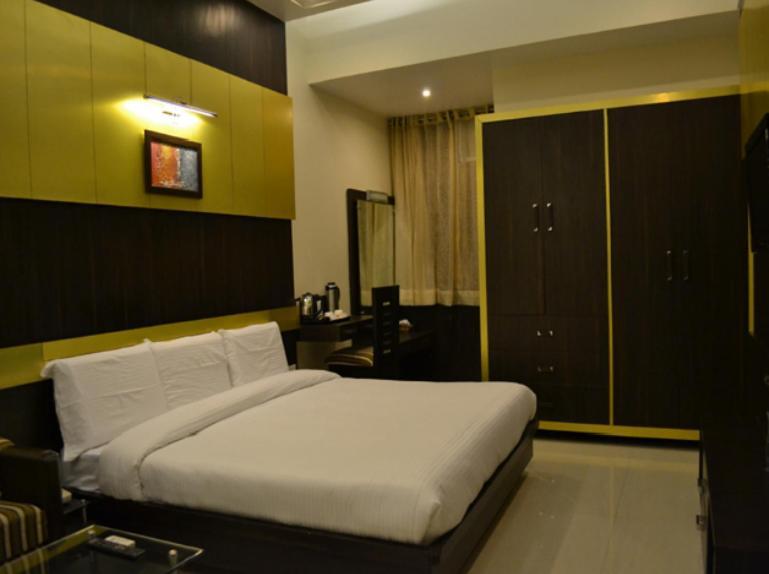 Hotel Ravisha Continental Prayagraj Phòng bức ảnh