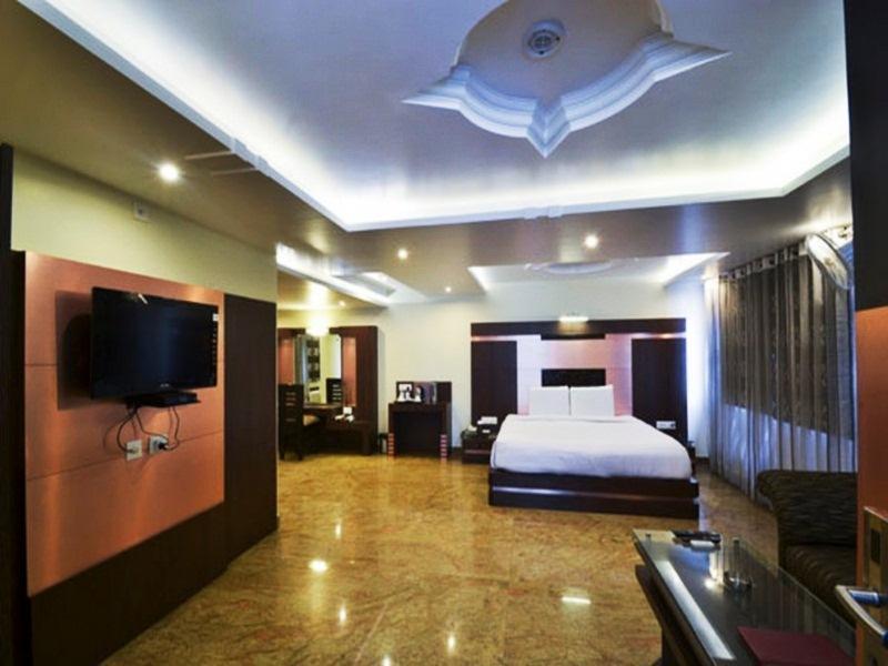 Hotel Ravisha Continental Prayagraj Ngoại thất bức ảnh